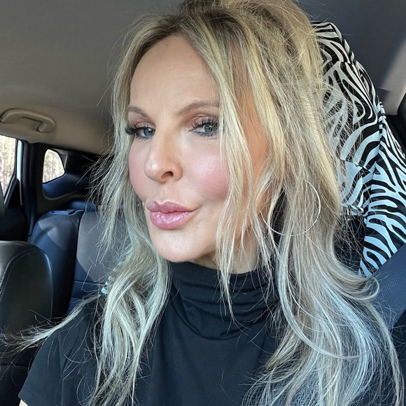 Meet your Posher, Michele - Picture 2 of 14